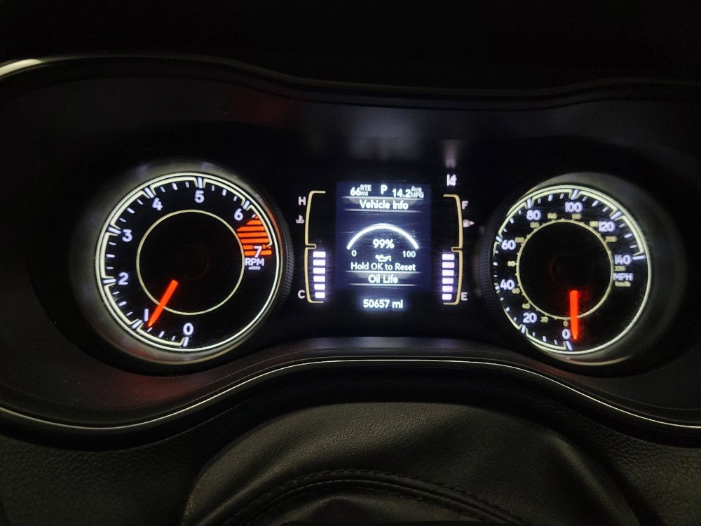 Used 2021 Jeep Cherokee Latitude Plus AWD/4WD image 23