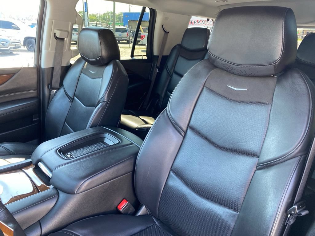 Used 2020 Cadillac Escalade Luxury AWD/4WD image 12