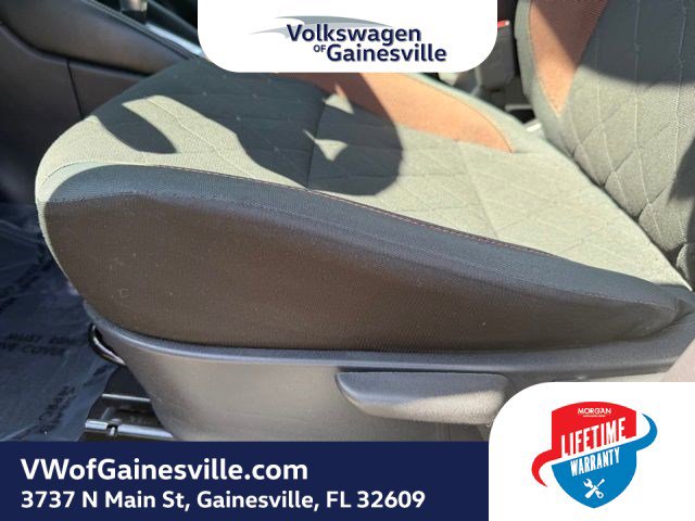 Used 2020 Nissan Kicks SR image 18