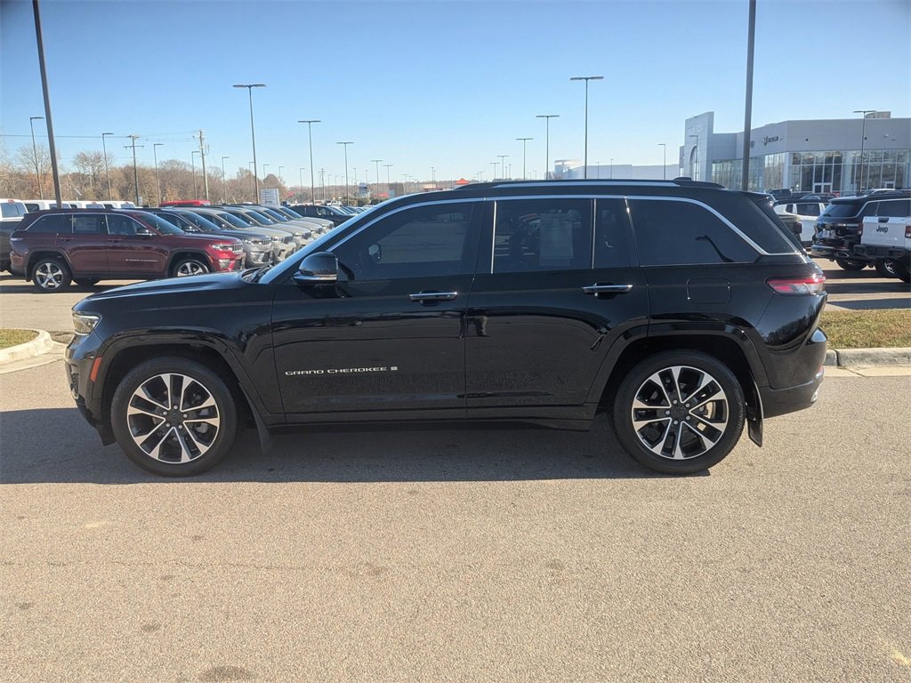 Used 2022 Jeep Grand Cherokee Overland w/ Luxury Tech Group IV image 2