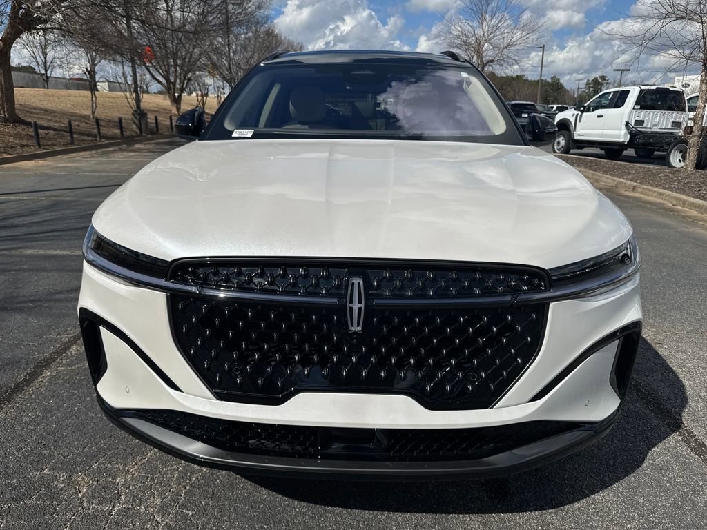 Used 2025 Lincoln Nautilus Reserve image 3