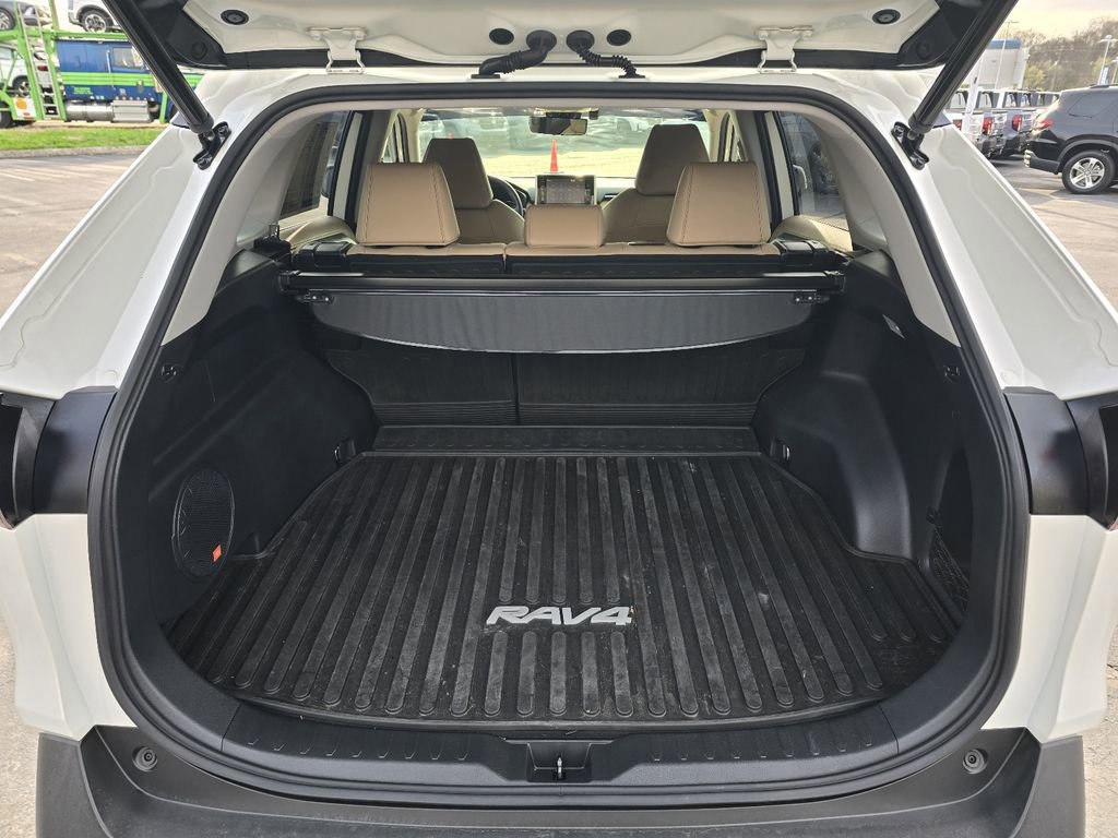 Used 2020 Toyota RAV4 Limited image 25