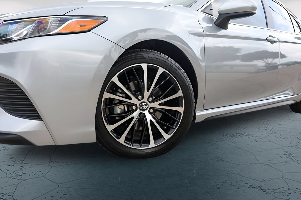 Used 2020 Toyota Camry SE FWD image 4