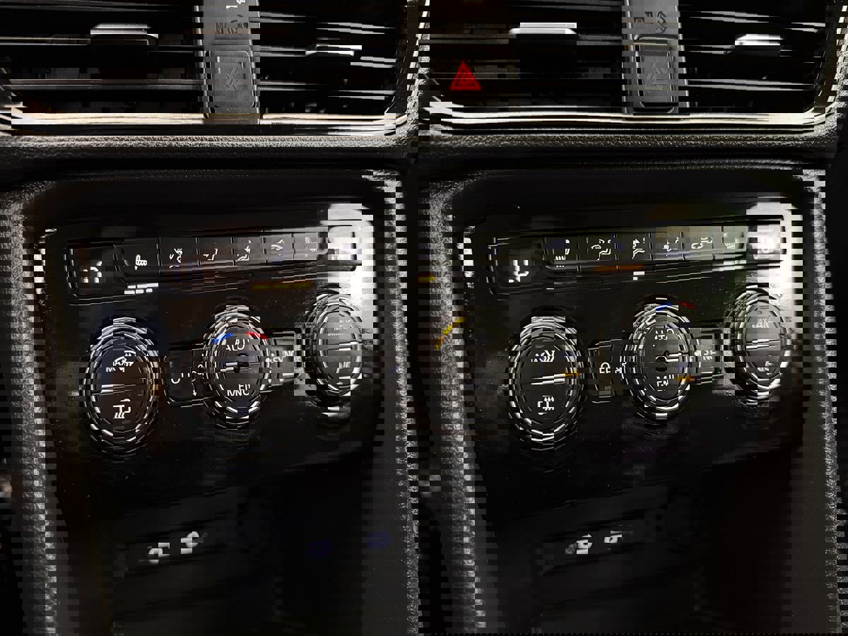 Used 2024 Volkswagen Taos SE FWD image 23