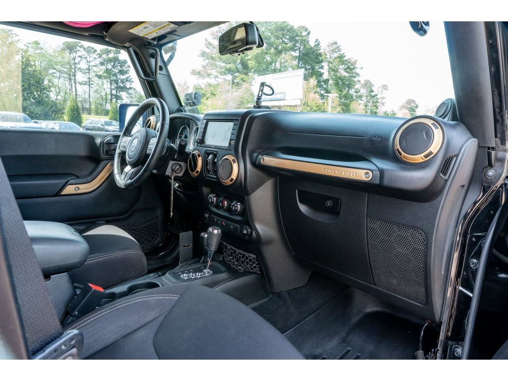 Used 2014 Jeep Wrangler Unlimited Sahara w/ Max Tow Package image 16