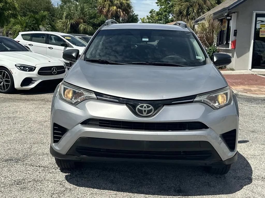 Used 2017 Toyota RAV4 LE FWD image 3