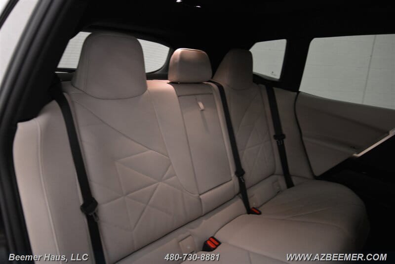 Used 2024 BMW iX xDrive50 w/ Sport Package AWD/4WD image 21