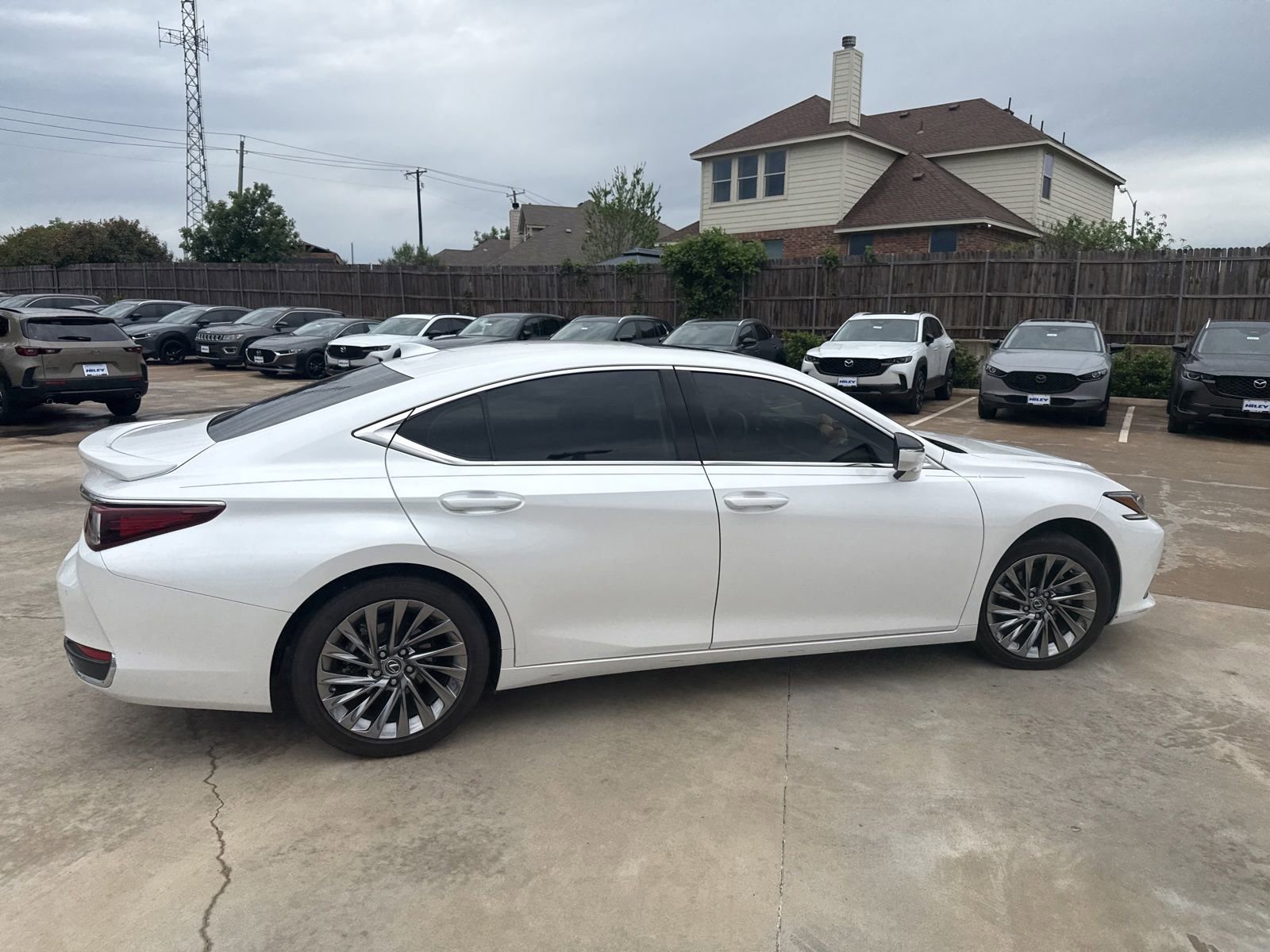 Used 2024 Lexus ES 300h w/ Technology Package image 10