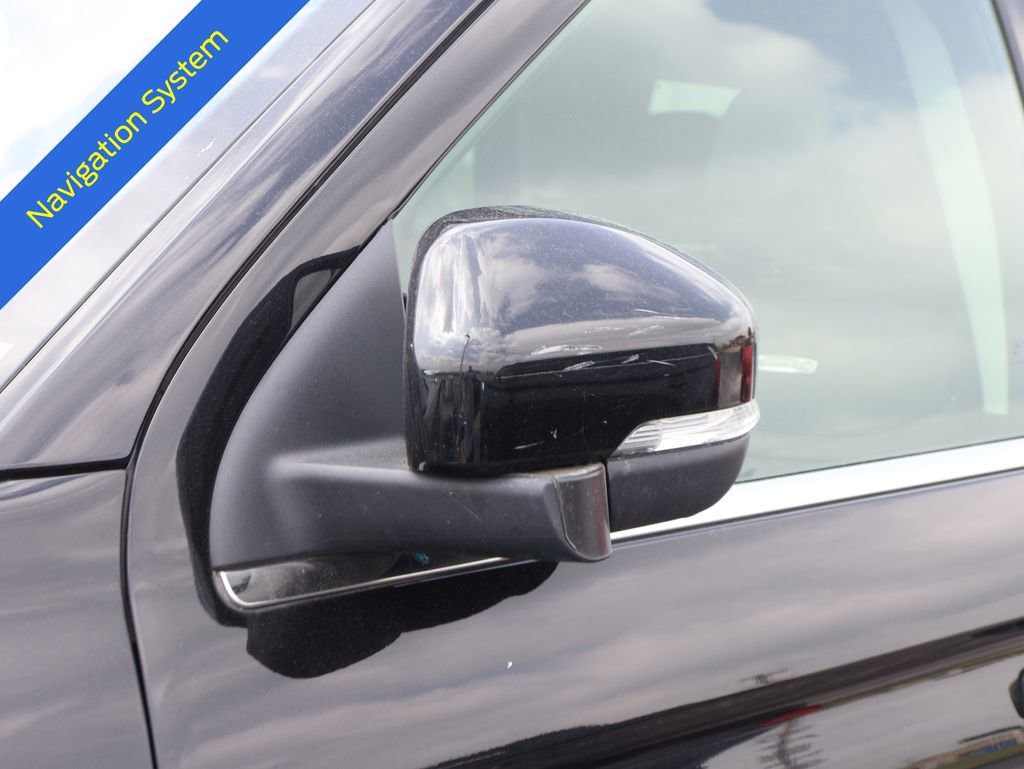 Used 2025 Ford Expedition Platinum AWD/4WD image 3