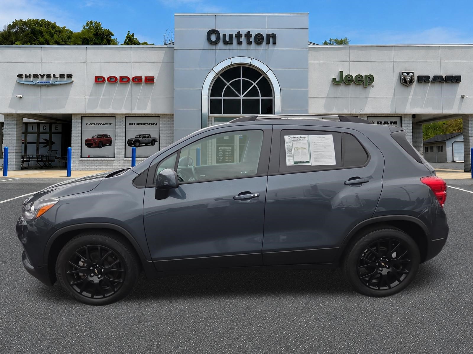 Used 2022 Chevrolet Trax LT w/ Sport Edition FWD image 7