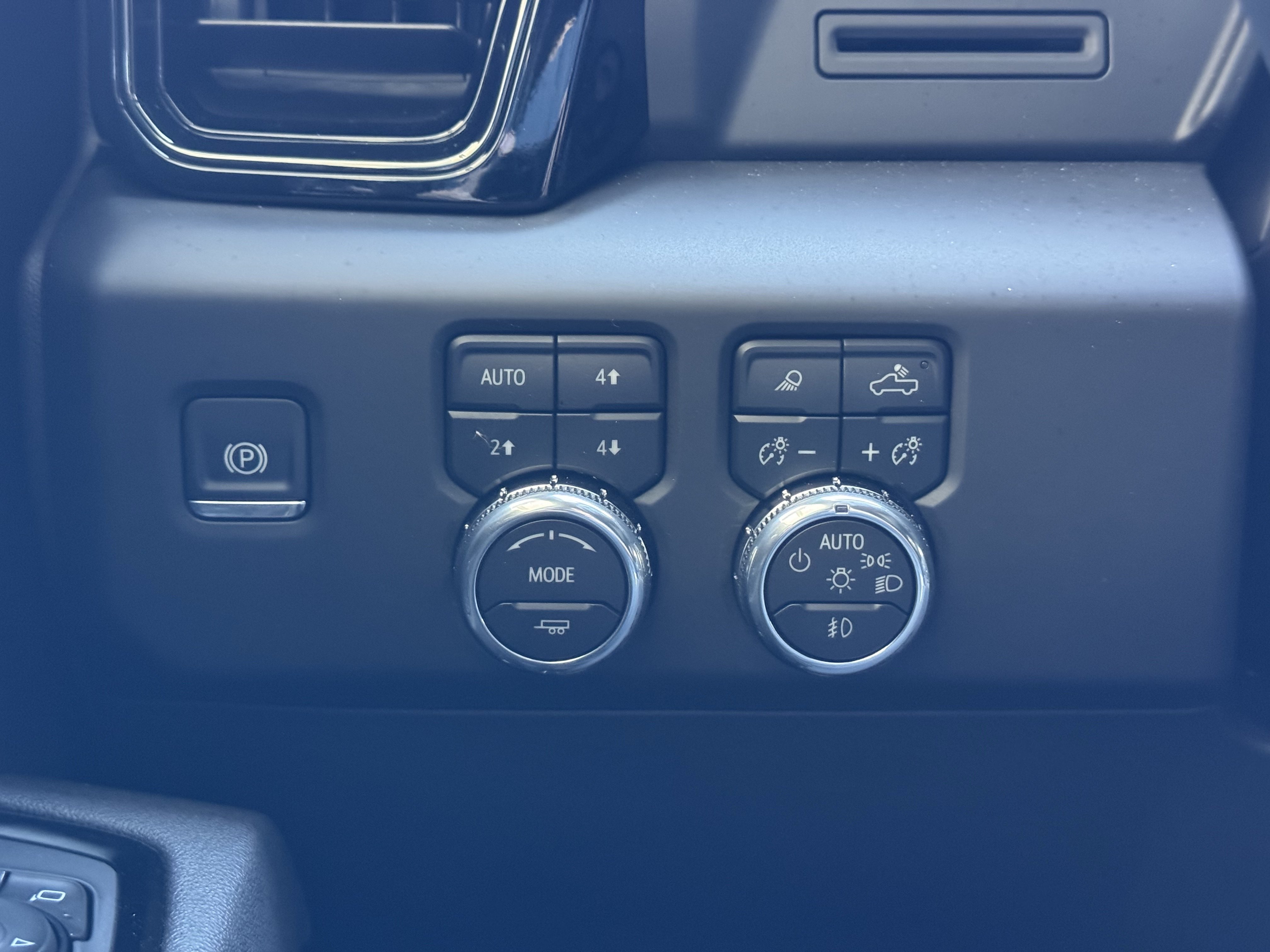 Certified 2025 GMC Sierra 1500 AT4 AWD/4WD image 32
