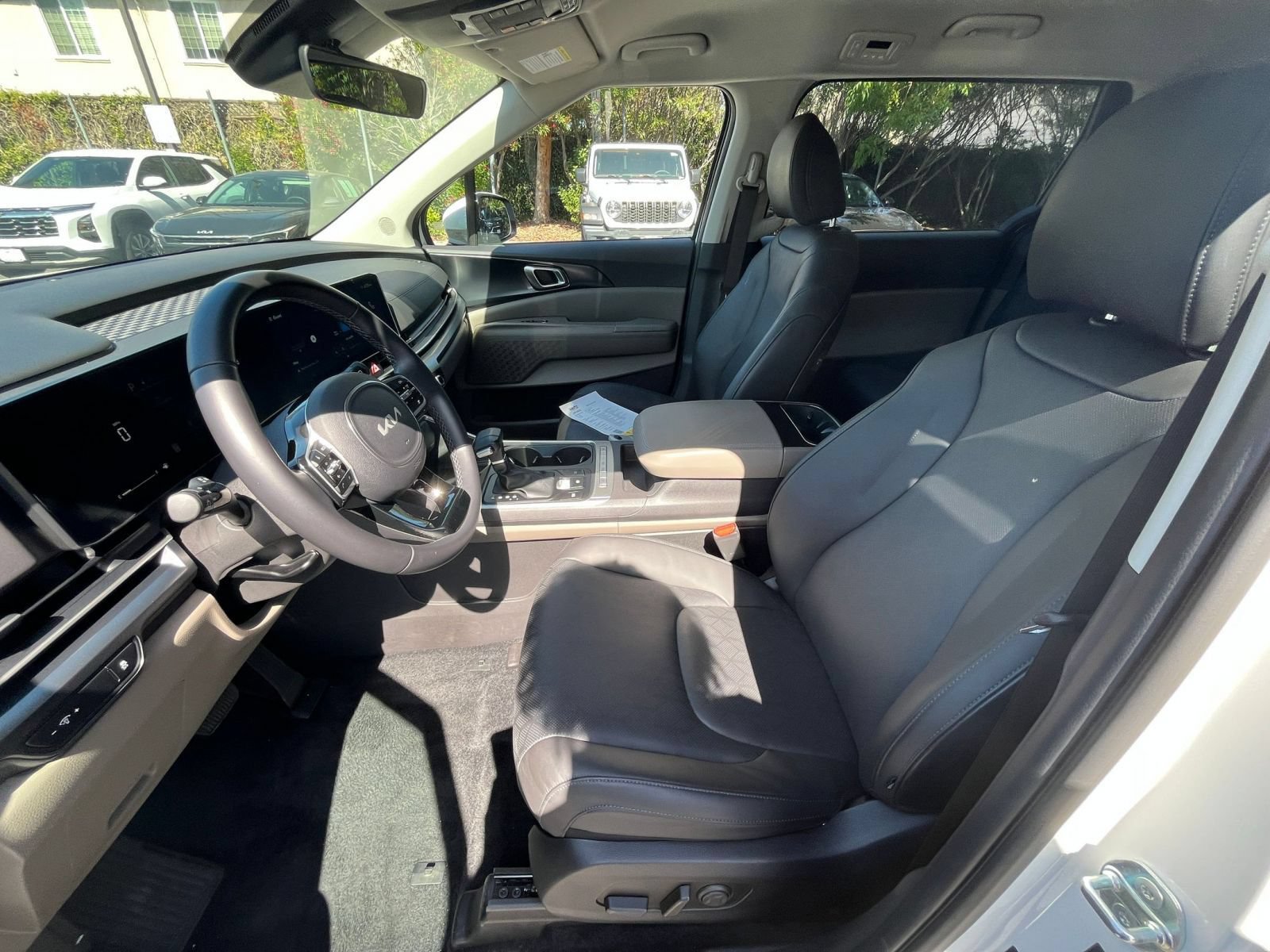 Used 2026 Kia Carnival FWD image 24