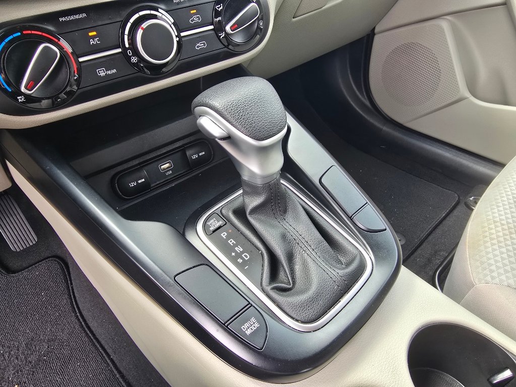 Used 2025 Kia Soul LX w/ LX Technology Package FWD image 20