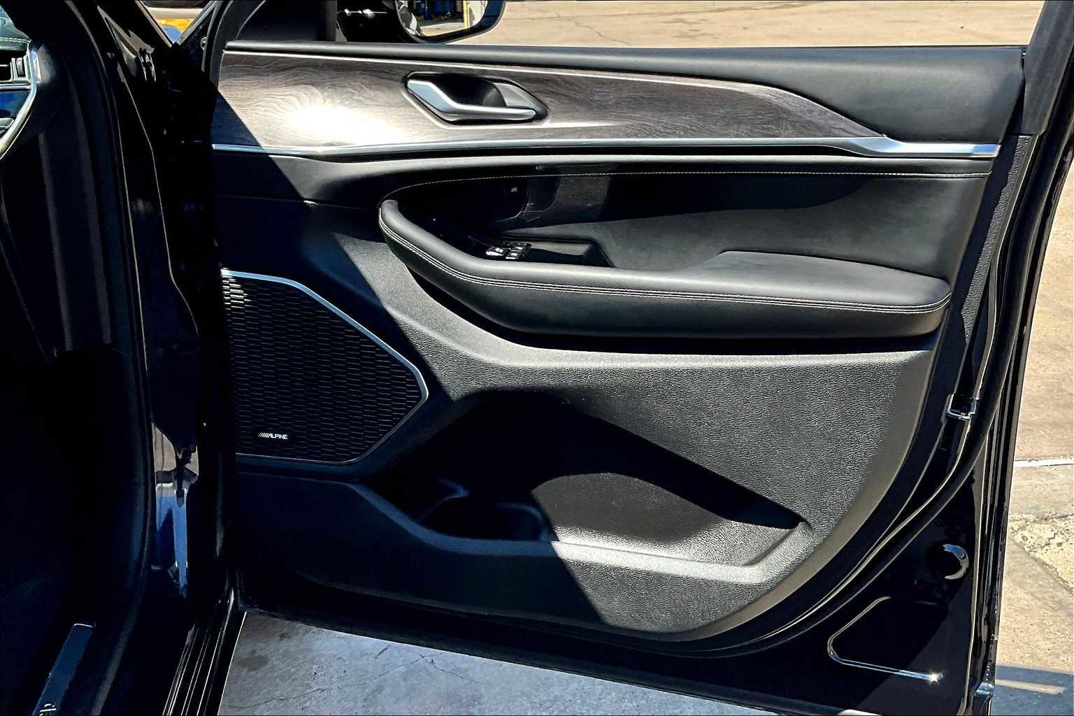 Used 2024 Jeep Grand Cherokee L Overland w/ Trailer Tow Package image 43