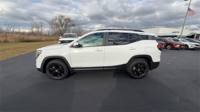 Used 2022 GMC Terrain SLE w/ Driver Convenience Package image 5