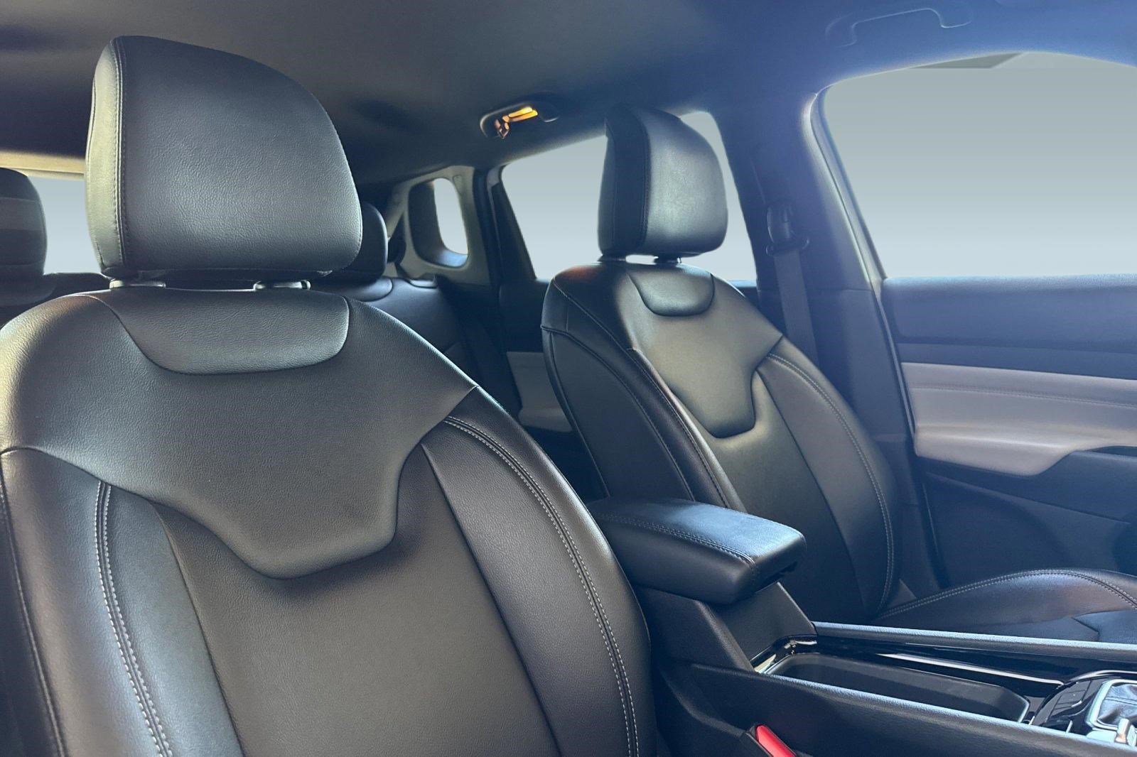 Used 2025 Jeep Compass Limited image 31