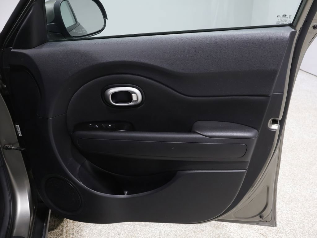 Used 2015 Kia Soul + image 23