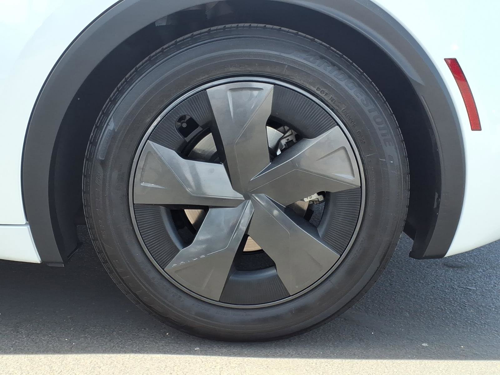 Used 2025 Toyota Prius LE FWD image 10