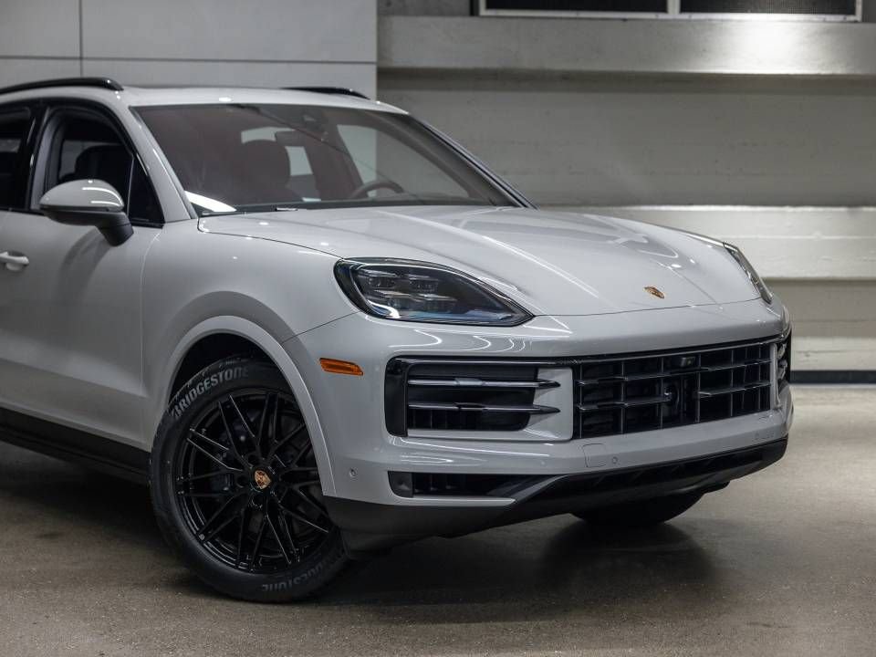 Certified 2026 Porsche Cayenne AWD/4WD image 9