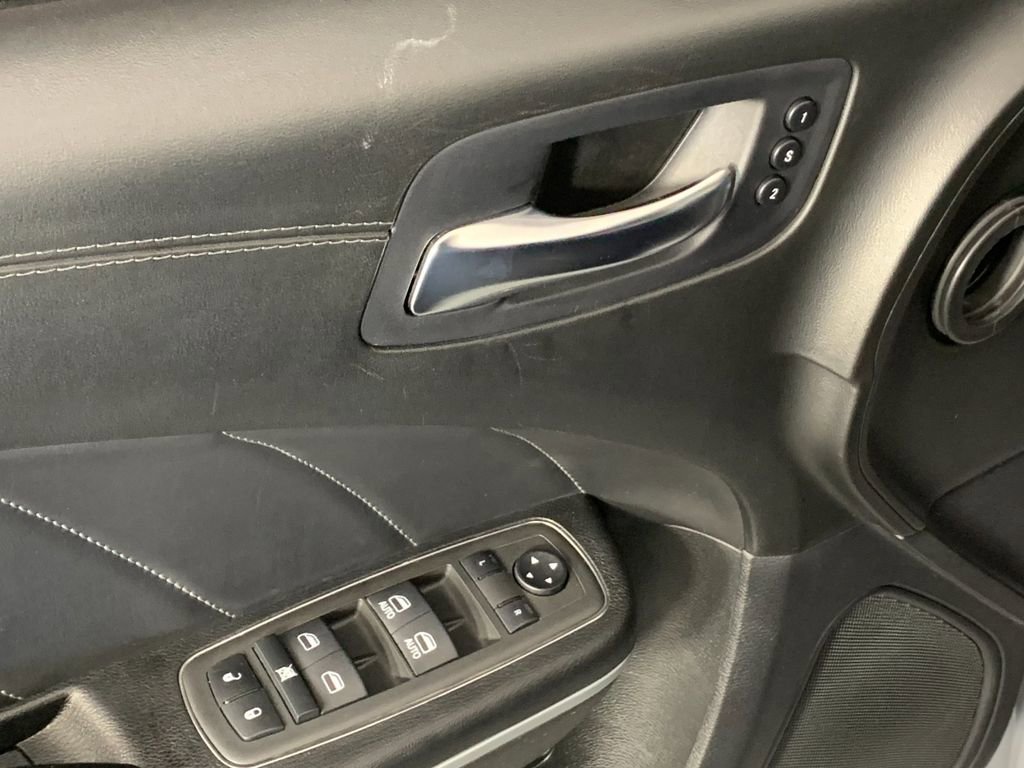 Used 2022 Dodge Charger R/T w/ Plus Group RWD image 15