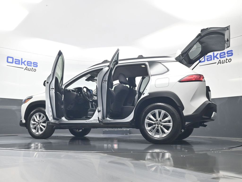 Used 2022 Toyota Corolla Cross LE FWD image 59