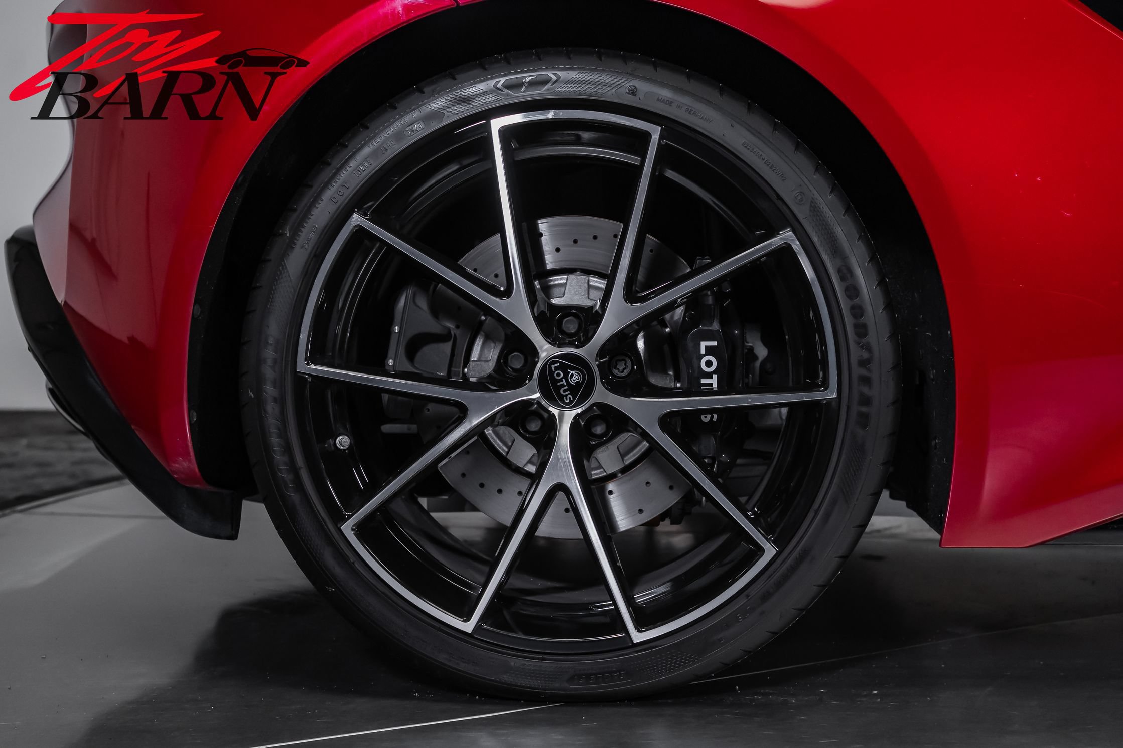 Used 2025 Lotus Emira RWD image 14