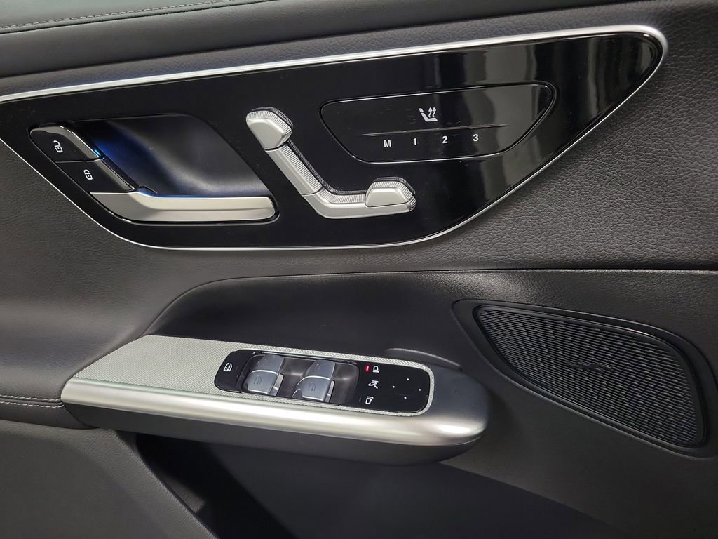 Used 2024 Mercedes-Benz GLC 300 4MATIC image 18