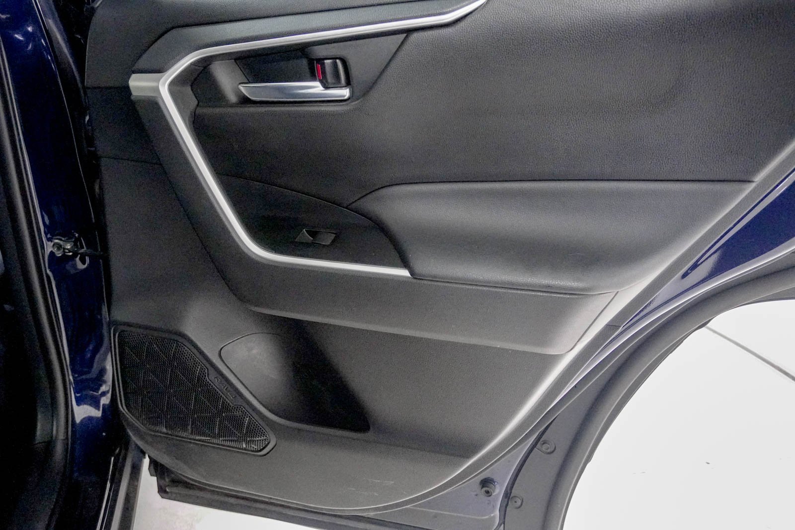 Used 2021 Toyota RAV4 XLE w/ XLE Grade Weather Package image 31