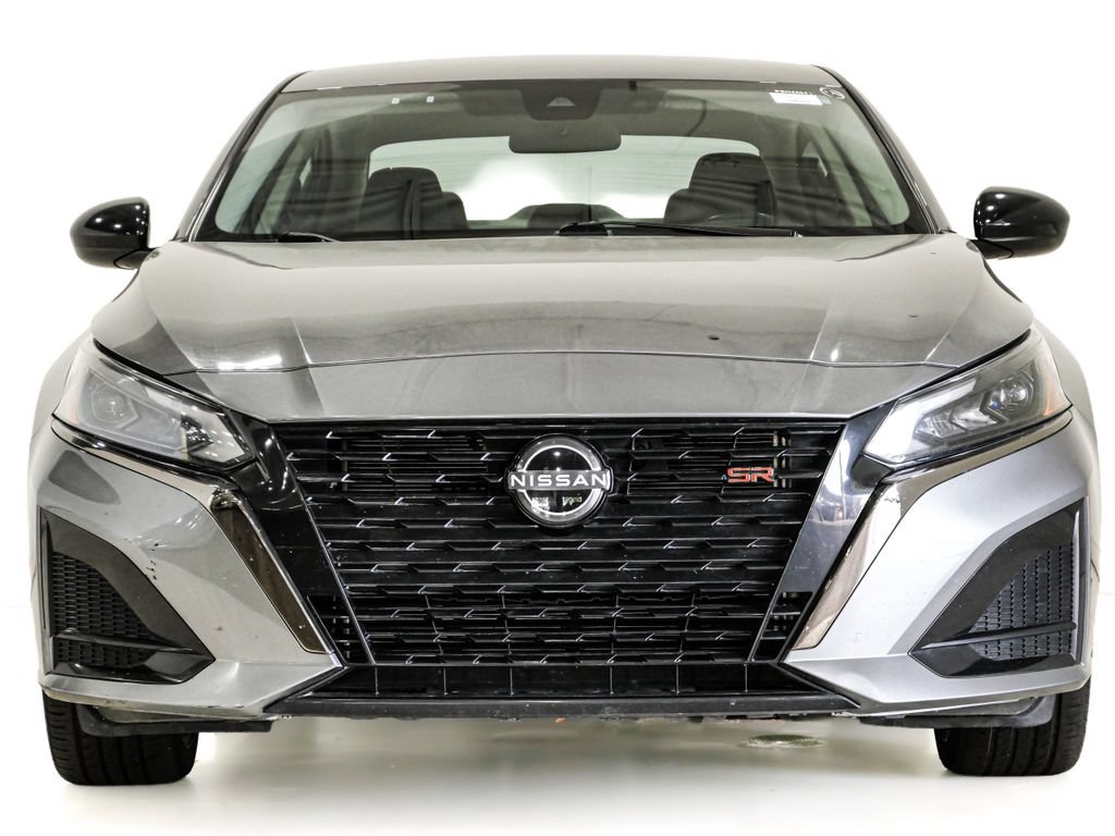 Used 2024 Nissan Altima 2.5 SR FWD image 2