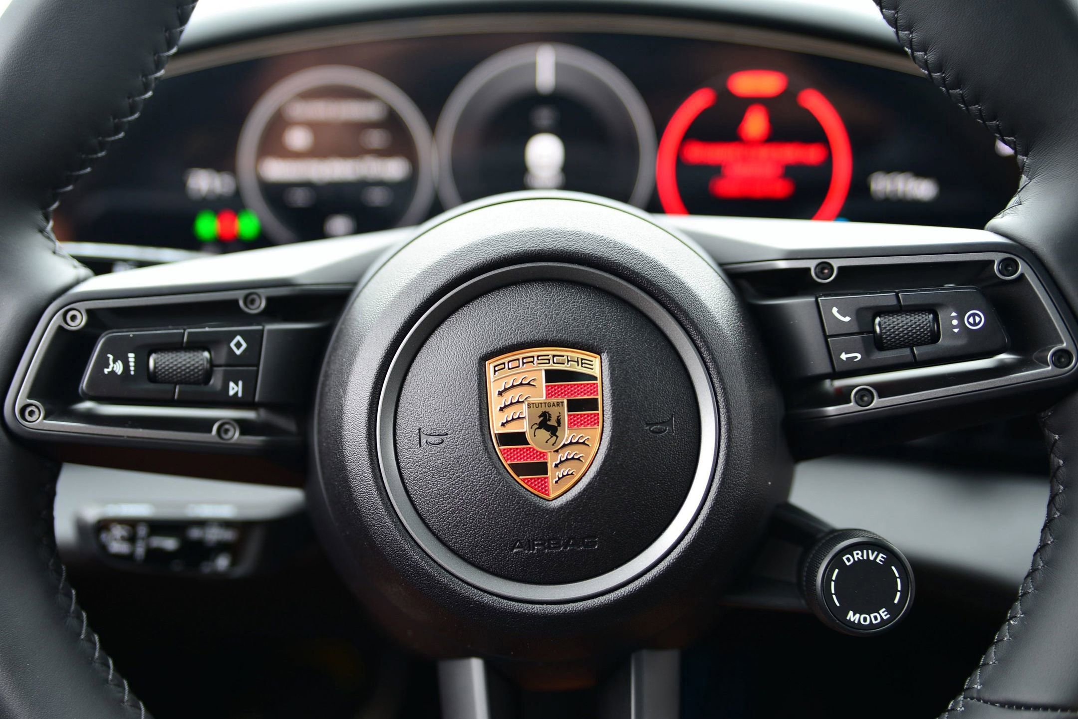 Used 2025 Porsche Taycan image 34