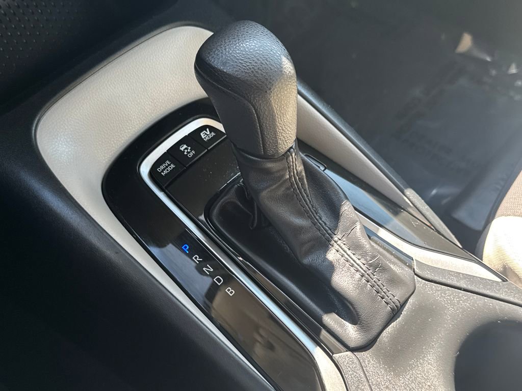 Used 2025 Toyota Corolla LE image 25