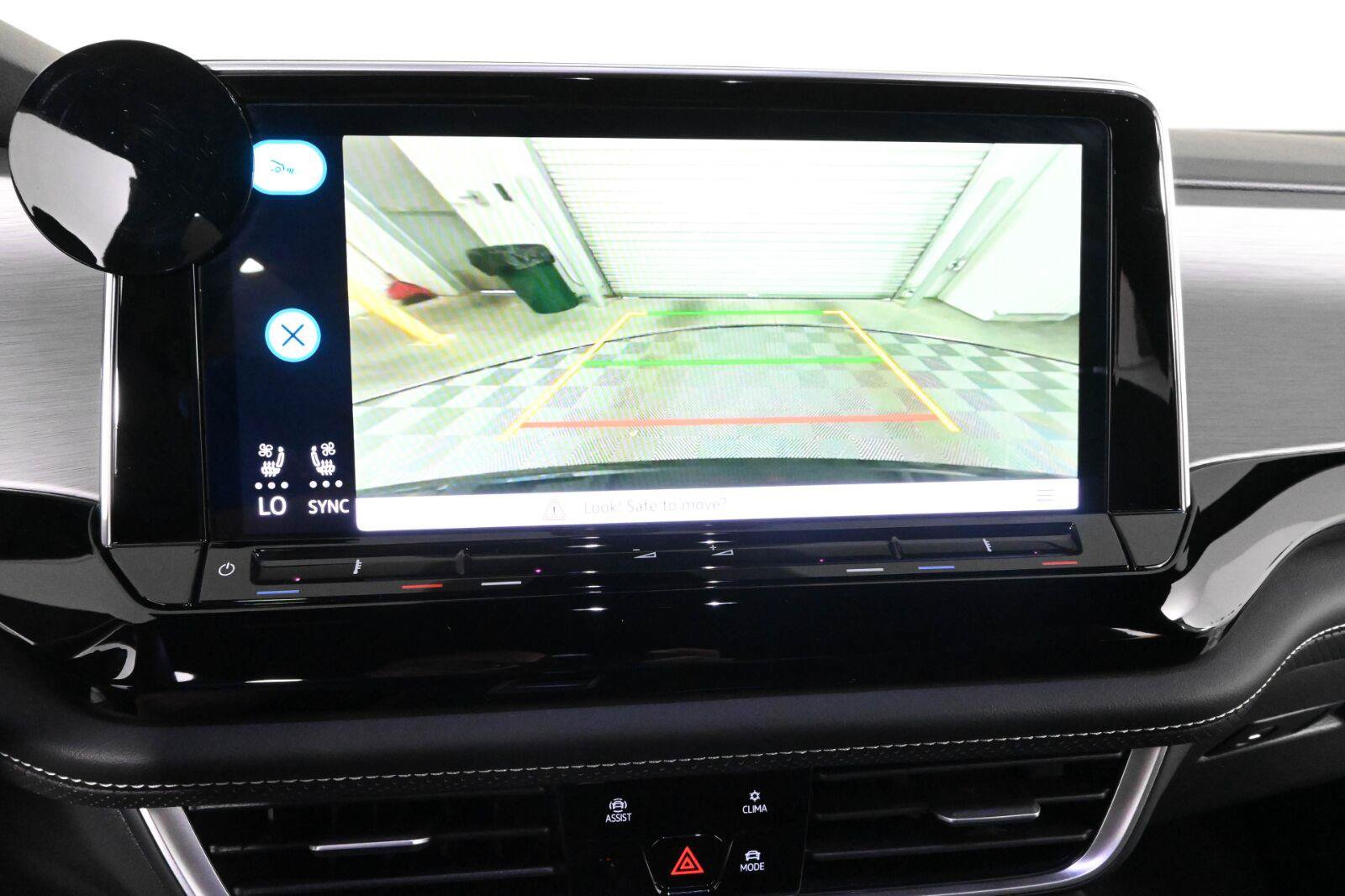 Used 2024 Volkswagen Atlas Cross Sport SE FWD image 4
