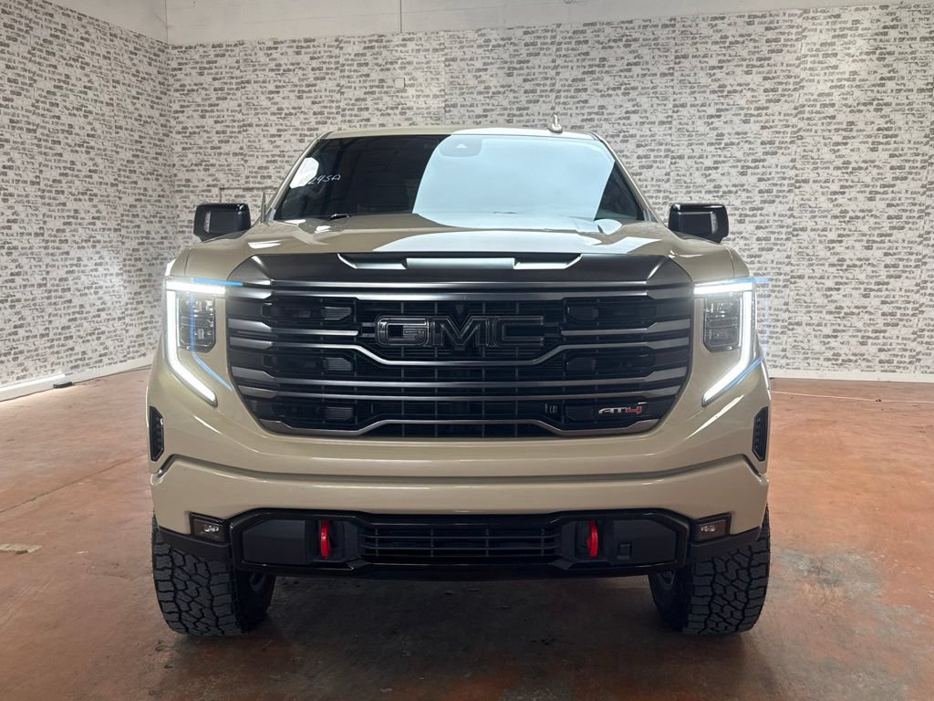 Used 2022 GMC Sierra 1500 AT4 w/ AT4 Preferred Package AWD/4WD image 2