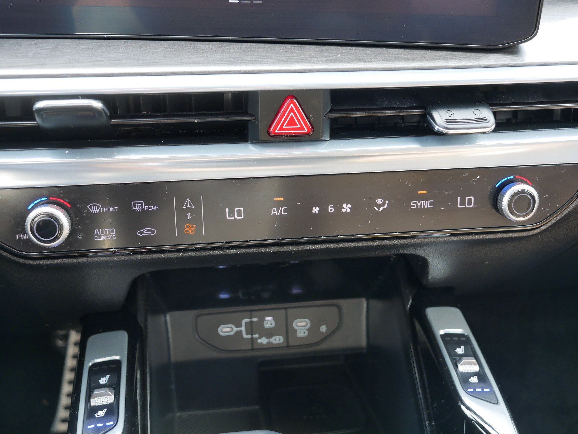 Certified 2024 Kia Sorento SX Prestige w/ Olive Brown Leather Package image 23