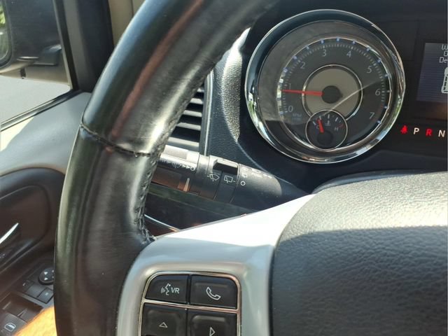 Used 2013 Chrysler Town & Country Touring-L w/ Driver Convenience Group FWD image 29