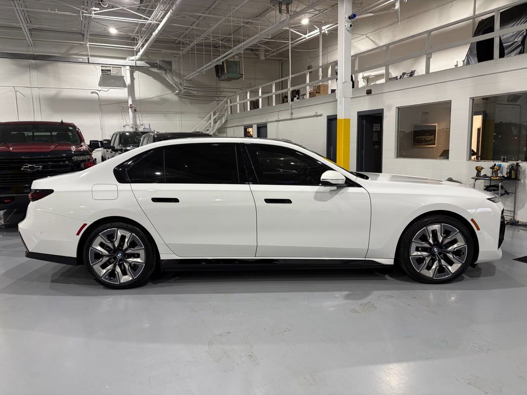 Used 2024 BMW i7 xDrive60 image 8