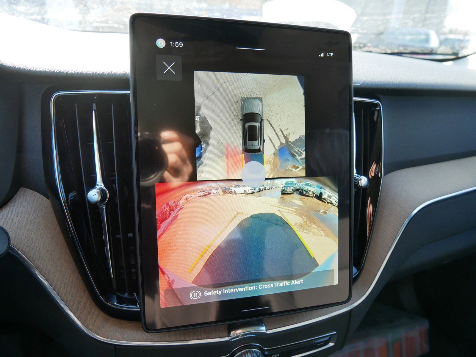 New 2026 Volvo XC60 T8 Plus w/ Climate Package image 10