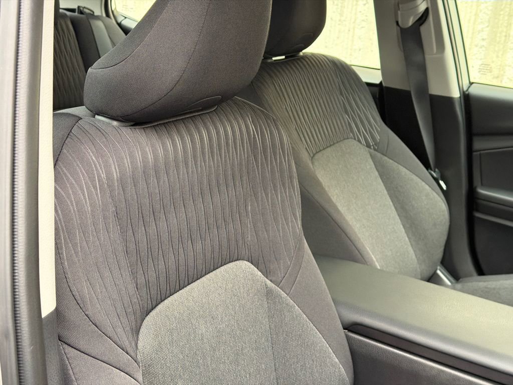 Used 2025 Toyota Camry LE w/ Convenience Package image 10