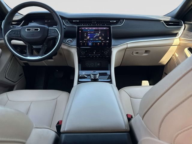 Used 2024 Jeep Grand Cherokee L Limited w/ Black Appearance Package image 15