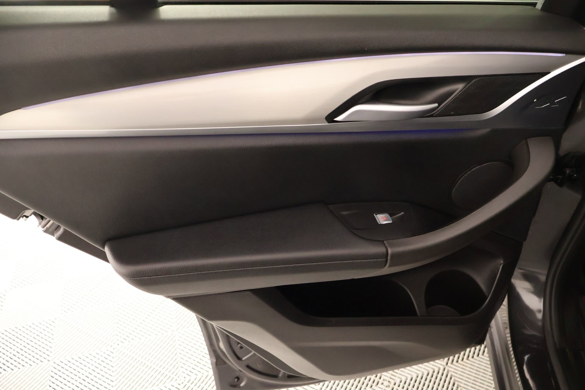 Used 2025 BMW X4 xDrive30i w/ Premium Package image 18