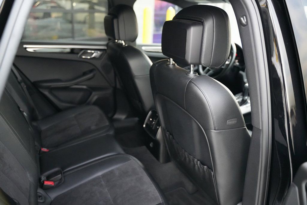 Used 2017 Porsche Macan w/ Driver Memory Package image 55