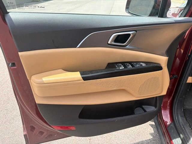 Used 2023 Kia Carnival LX FWD image 8