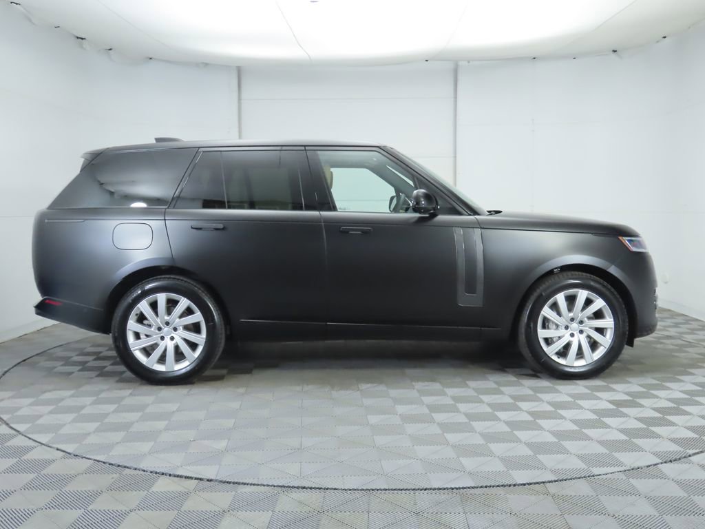 New 2025 Land Rover Range Rover SE image 4
