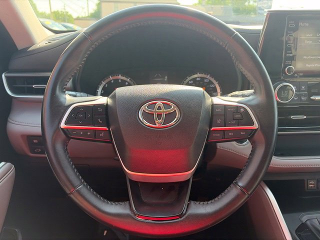 Used 2022 Toyota Highlander LE AWD/4WD image 10