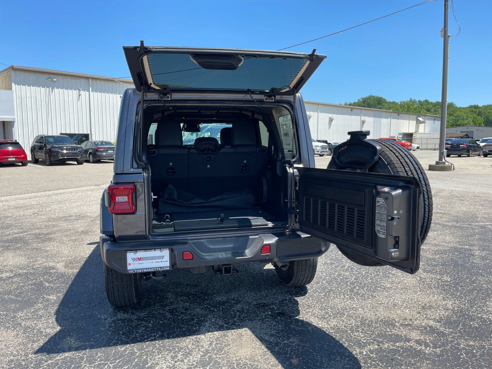 New 2026 Jeep Wrangler Unlimited Sahara AWD/4WD image 17