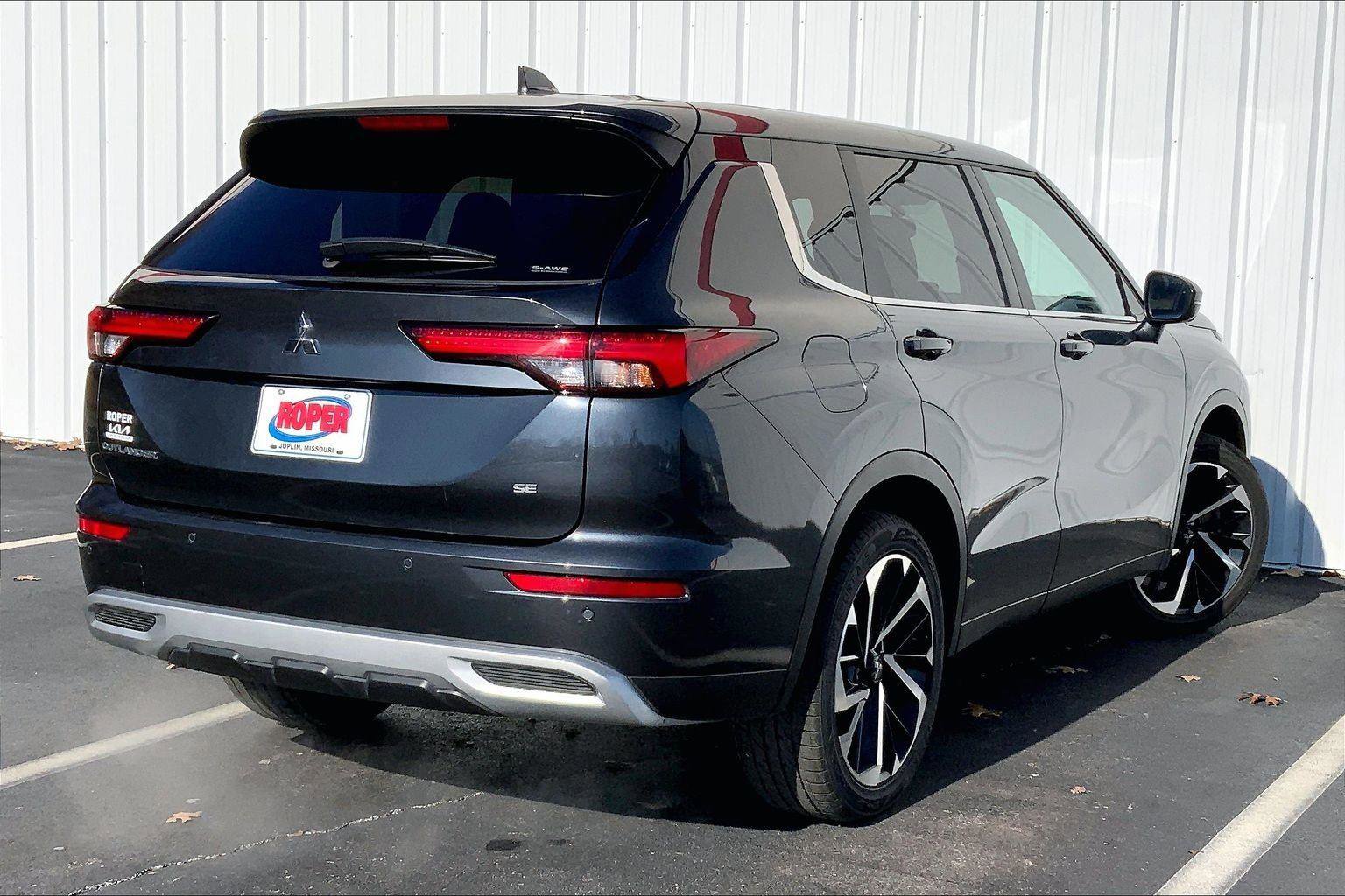 Used 2024 Mitsubishi Outlander SE image 11