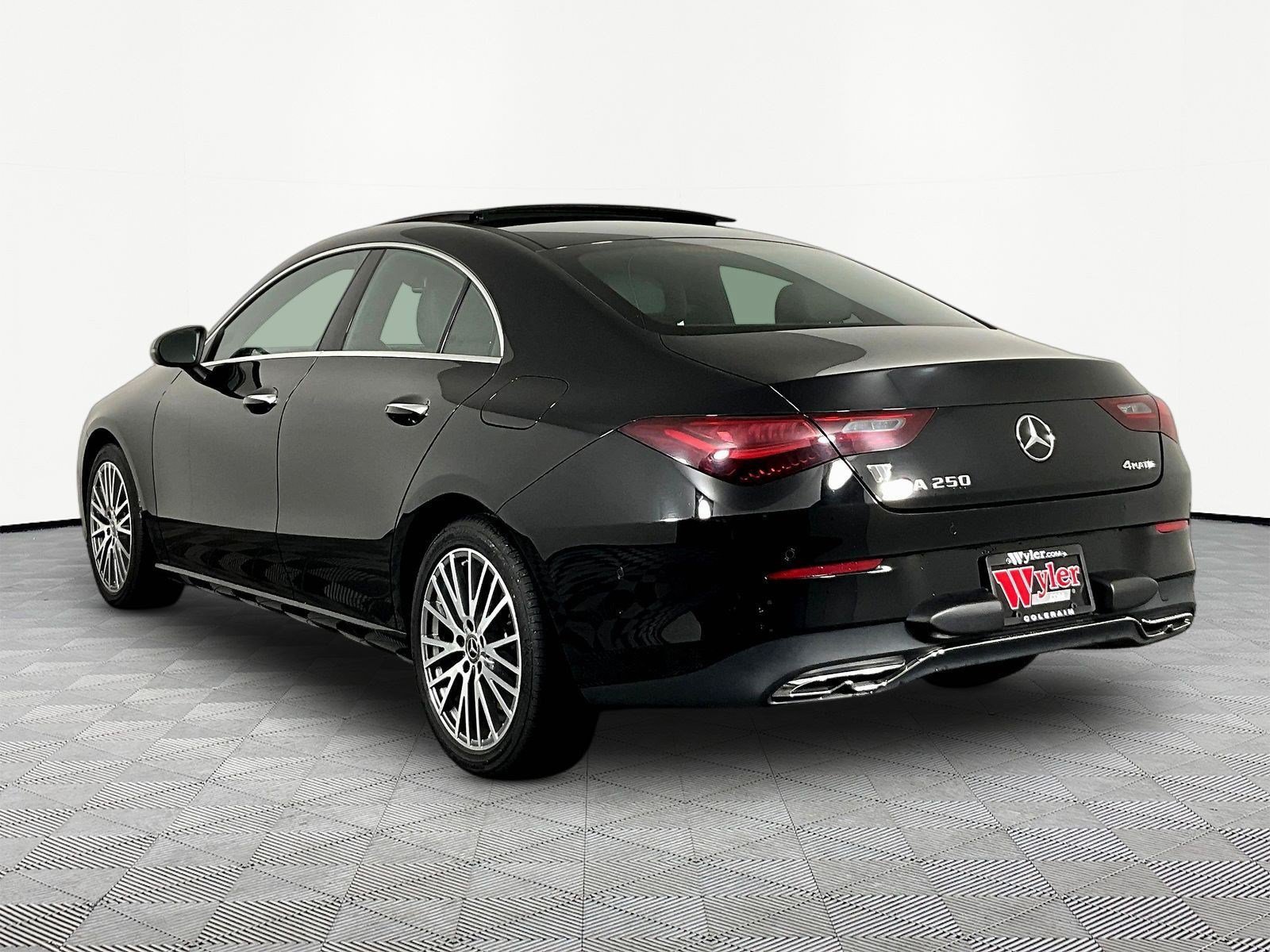 Used 2025 Mercedes-Benz CLA 250 4MATIC image 4