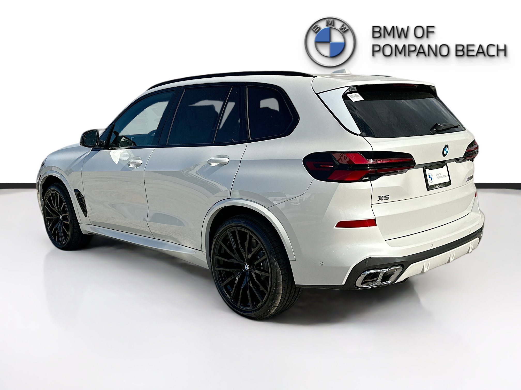Used 2026 BMW X5 M60i image 4