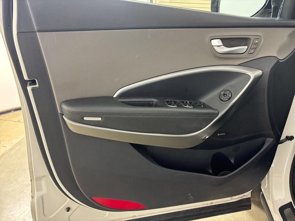 Used 2019 Hyundai Santa Fe XL FWD image 23