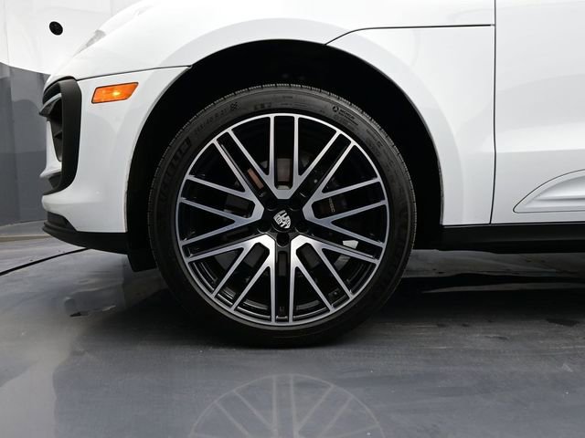 Certified 2025 Porsche Macan image 6